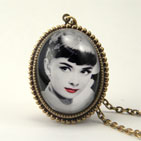 AUdrey Hepburn Deluxe Necklace